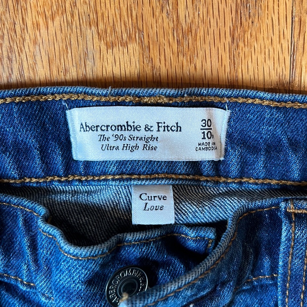 Abercrombie & Fitch The ‘90s Straight Ultra High Rise Curve Love Jeans